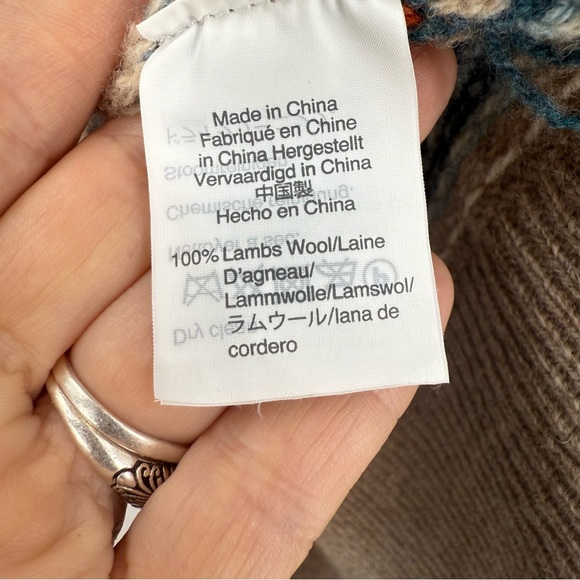 J. Crew 100% lambswool crewneck sweater in fair Isle Pattern sweater - Picture 8 of 10